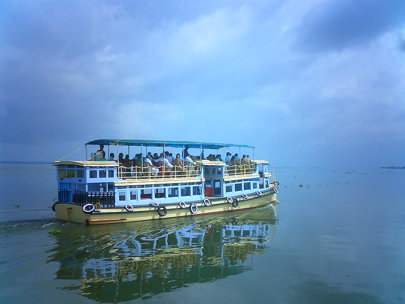 Commuter_boat_in_Alappuzha_03